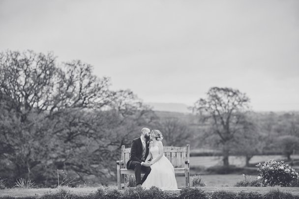 Upton_Barn_wedding_photography_Devon_0039.jpg