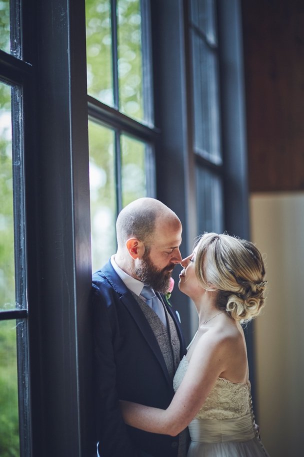 Upton_Barn_wedding_photography_Devon_0030.jpg